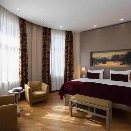Opera Szálloda 4*